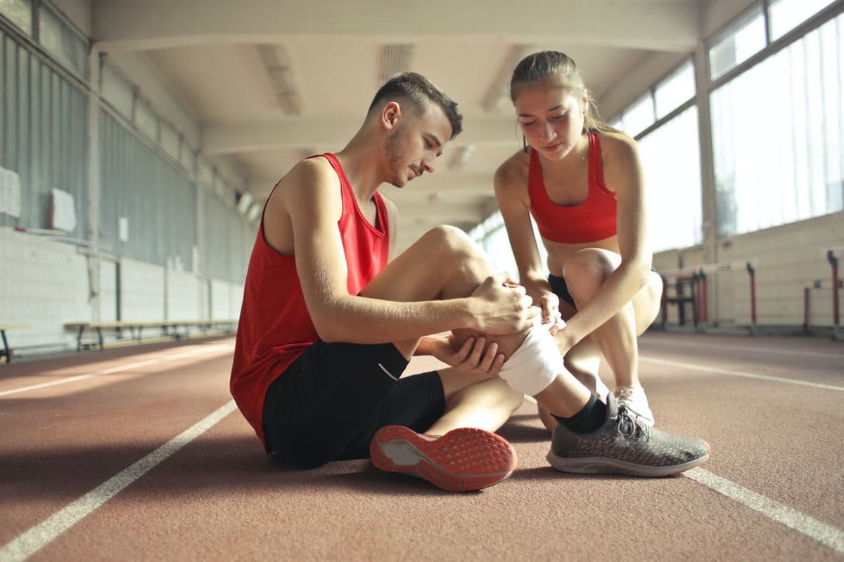 Як правильно займатися спортом, якщо у вас болять суглоби. Види активності для людей із травмами колін та інших суглобів.