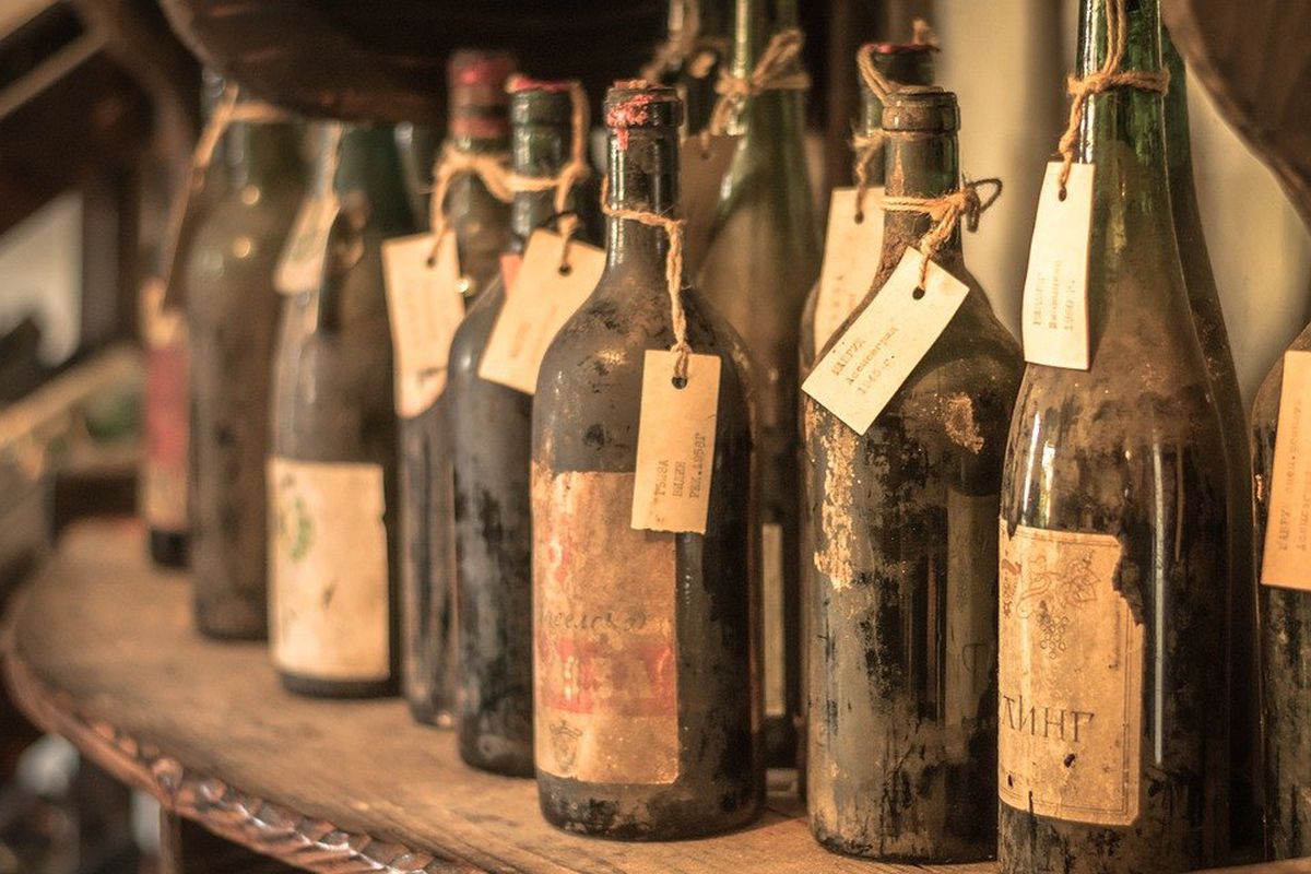 Як по пляшці вінтажного вина визначити, чи можна його вживати. Як визначити, чи можна пити вино, яке давно стоїть.