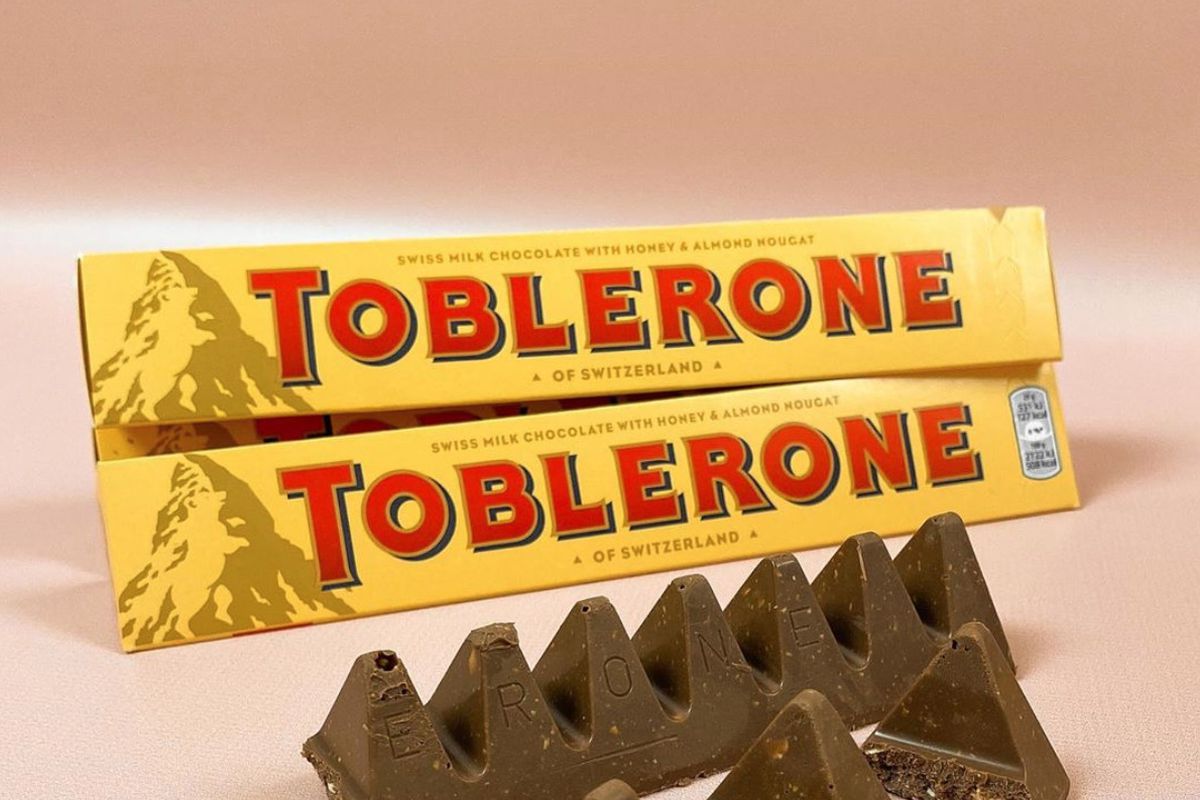 Багато хто любить шоколадки Toblerone. Але виявилося, що весь цей час ми їли їх неправильно!. У світі багато речей, які більшість з нас роками роблять неправильно, навіть не здогадуючись про це.