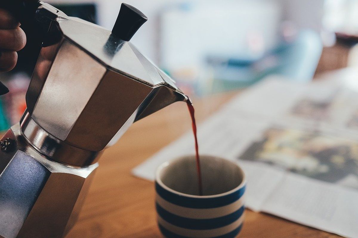 Вчені пояснили, чому не можна вживати каву натщесерце. Ранкова кава позбавить вас від сонливості, але при цьому може створити іншу проблему.