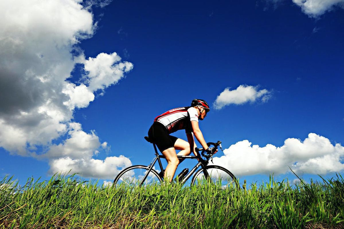 У чому небезпека їзди на велосипеді — головні мінуси від спортивного лікаря. Один із наздоровіших видів спорту має і негативні сторони.