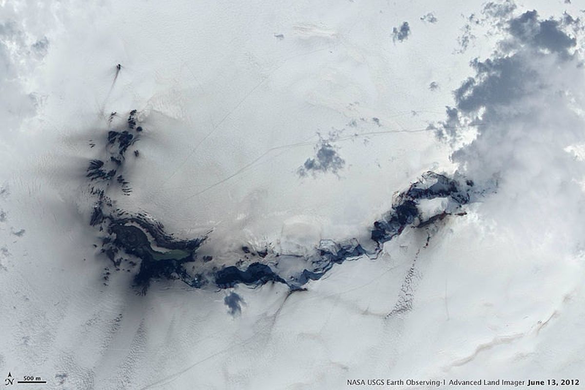 Вчені попереджають: найактивніший вулкан Ісландії на межі виверження. На цей час вулкан повністю покритий льодом.
