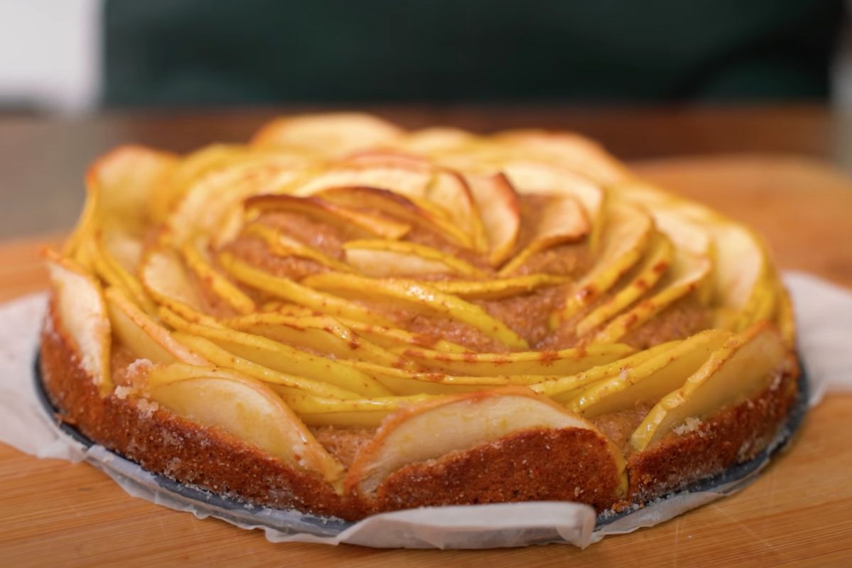 Яблучний пиріг для тонкої талії — відмінний рецепт для всіх, хто стежить за фігурою. Тільки корисні інгредієнти, ніякого цукру і борошна.