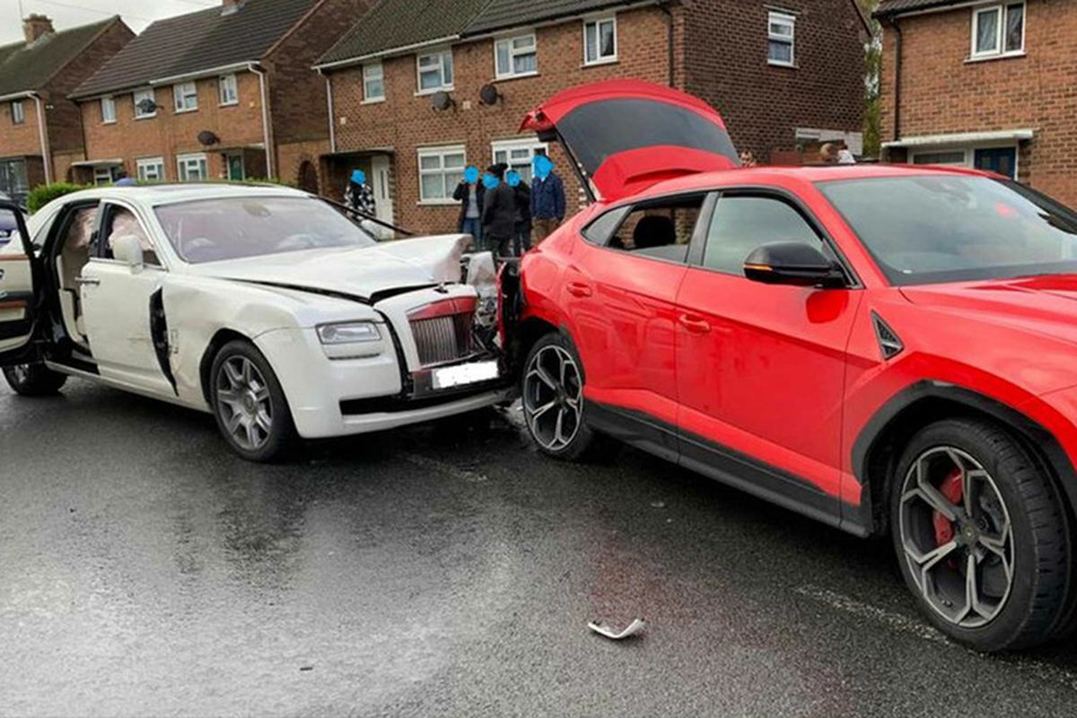 Таке не побачиш кожен день — аварія за участі Lamborghini Urus і Rolls-Royce Ghost. ДТП на мільйон.