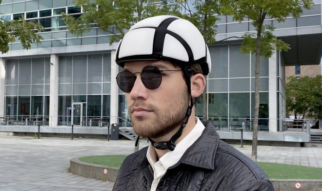 Данська компанія розробила компактний м'який велосипедний шолом, який твердне при ударі. М'який велошолом Newton-Rider миттєво стає твердим при ударі, а потім повертається до м'якого стану.