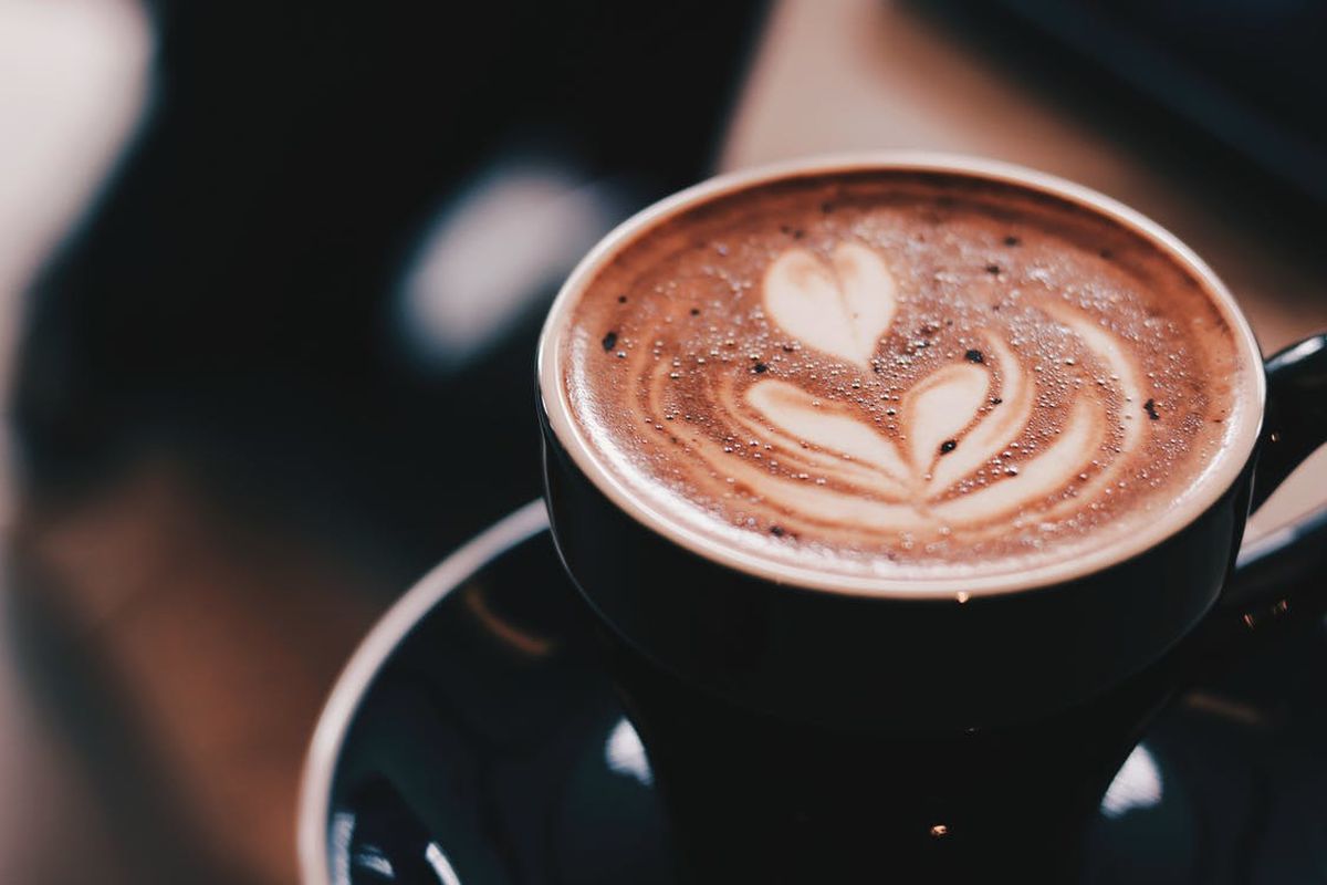 Вчені виявили, що кава сприяє подовженню життя людей, хворих на колоректальний рак. Життя людей з колоректальним раком може бути подовжене за допомогою кави.