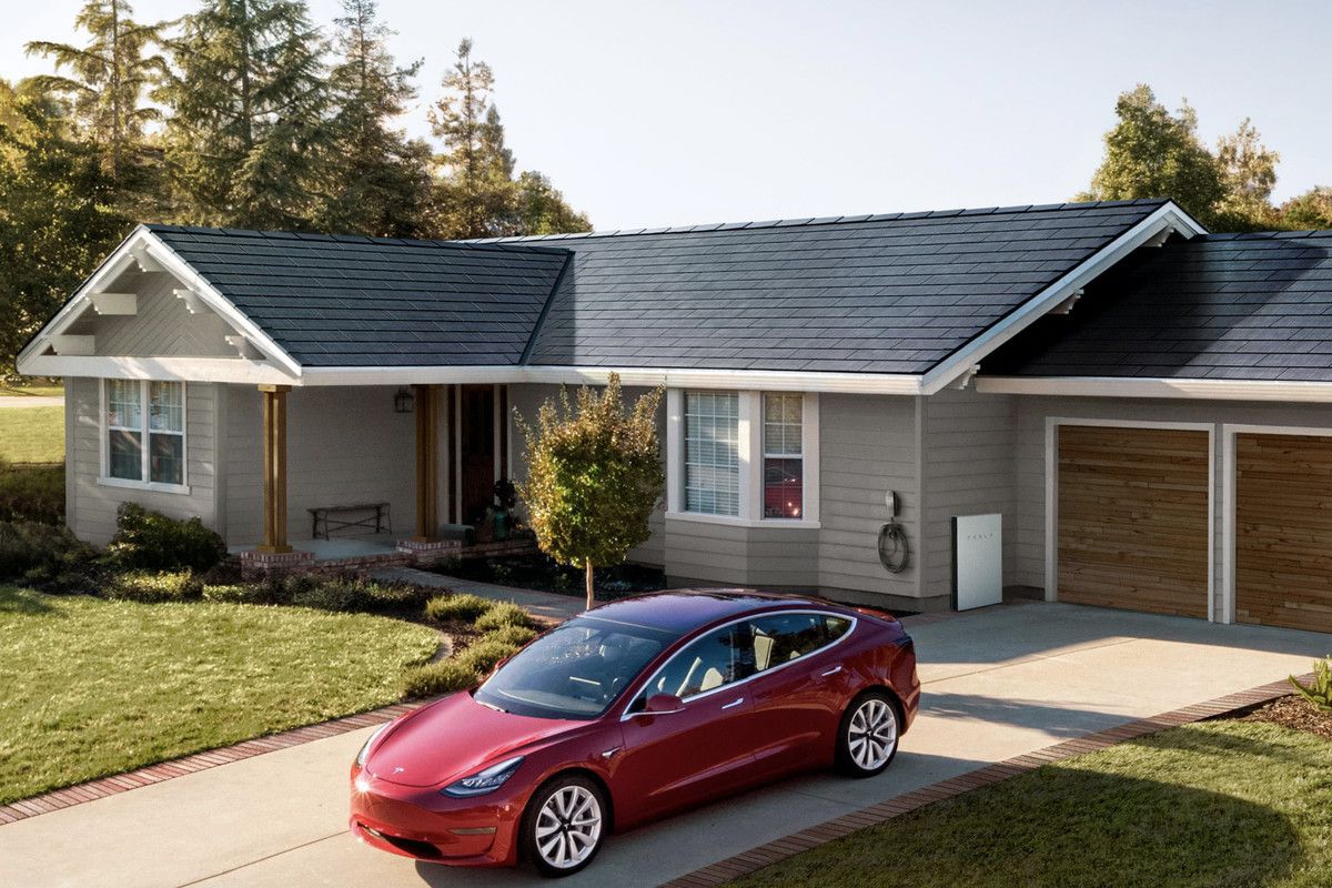 Ілон Маск назвав наступним "убивчим продуктом" від Tesla — сонячну батарею у вигляді даху Solar Roof. Компанія Ілона Маска буде випускати сонячні батареї у вигляді даху для будинків, які зможуть значно зекономити на комунальних платежах.