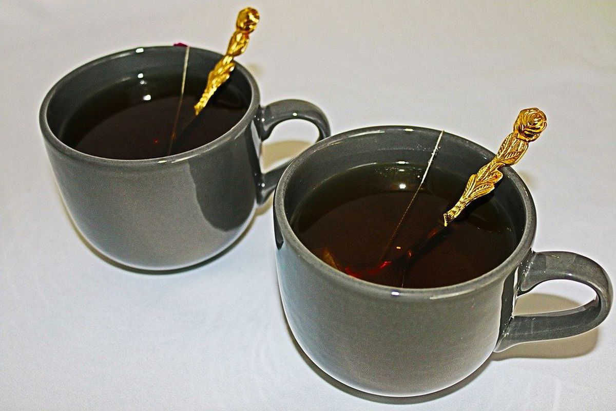 Чому прикмети забороняють залишати ложку в чашці під час пиття чаю. Прикмети на кухні.