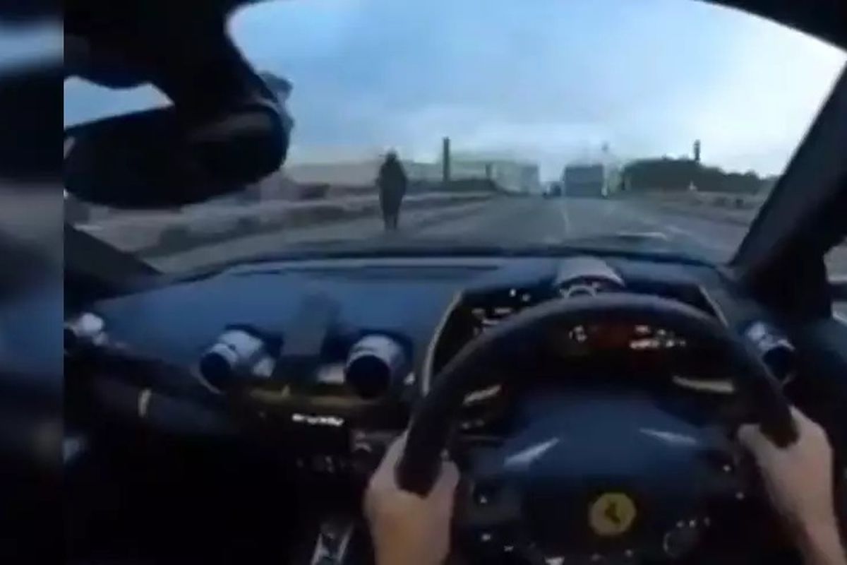 ДТП очима водія: власник Ferrari зафільмував аварію зсередини суперкара. Те, що відбувається в момент аварії всередині авто зняв водій завдяки камері, закріпленій на голові.