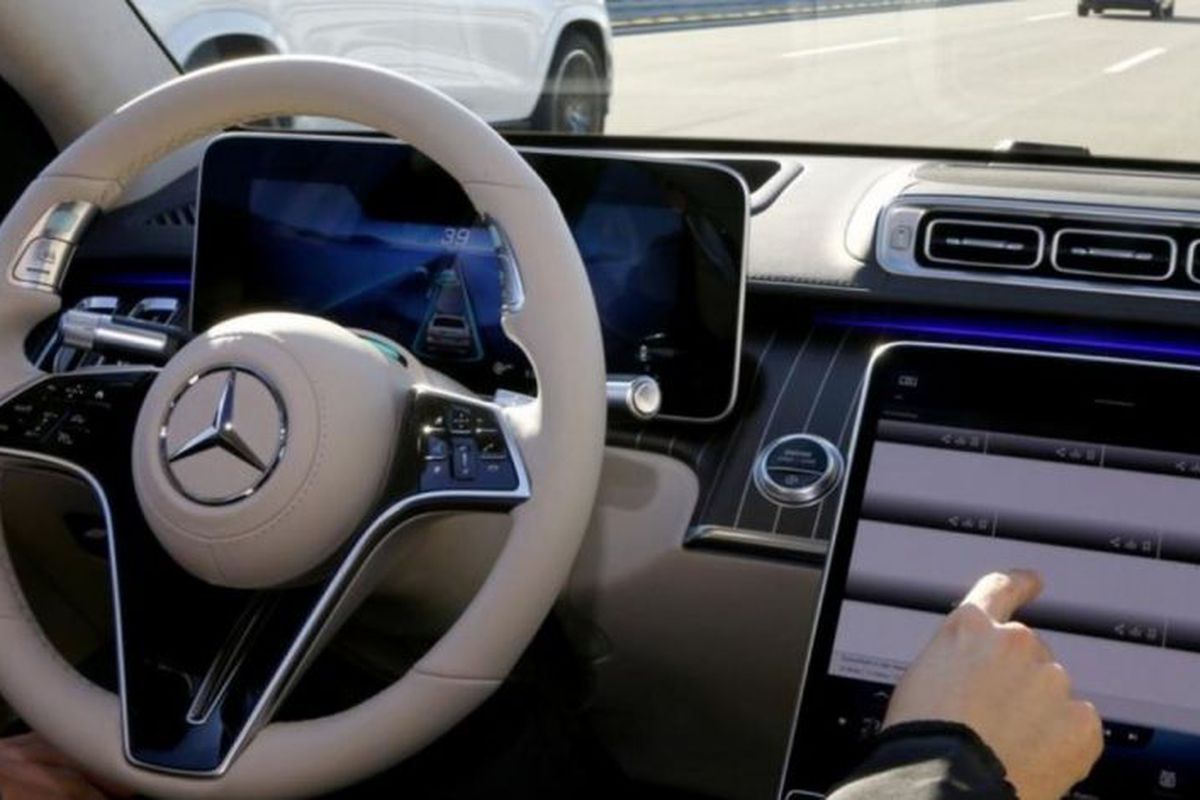 У Mercedes-Benz тепер теж є свій власний автопілот. Німецький автовиробник повідомив про створення технології автономного водіння власними силами.