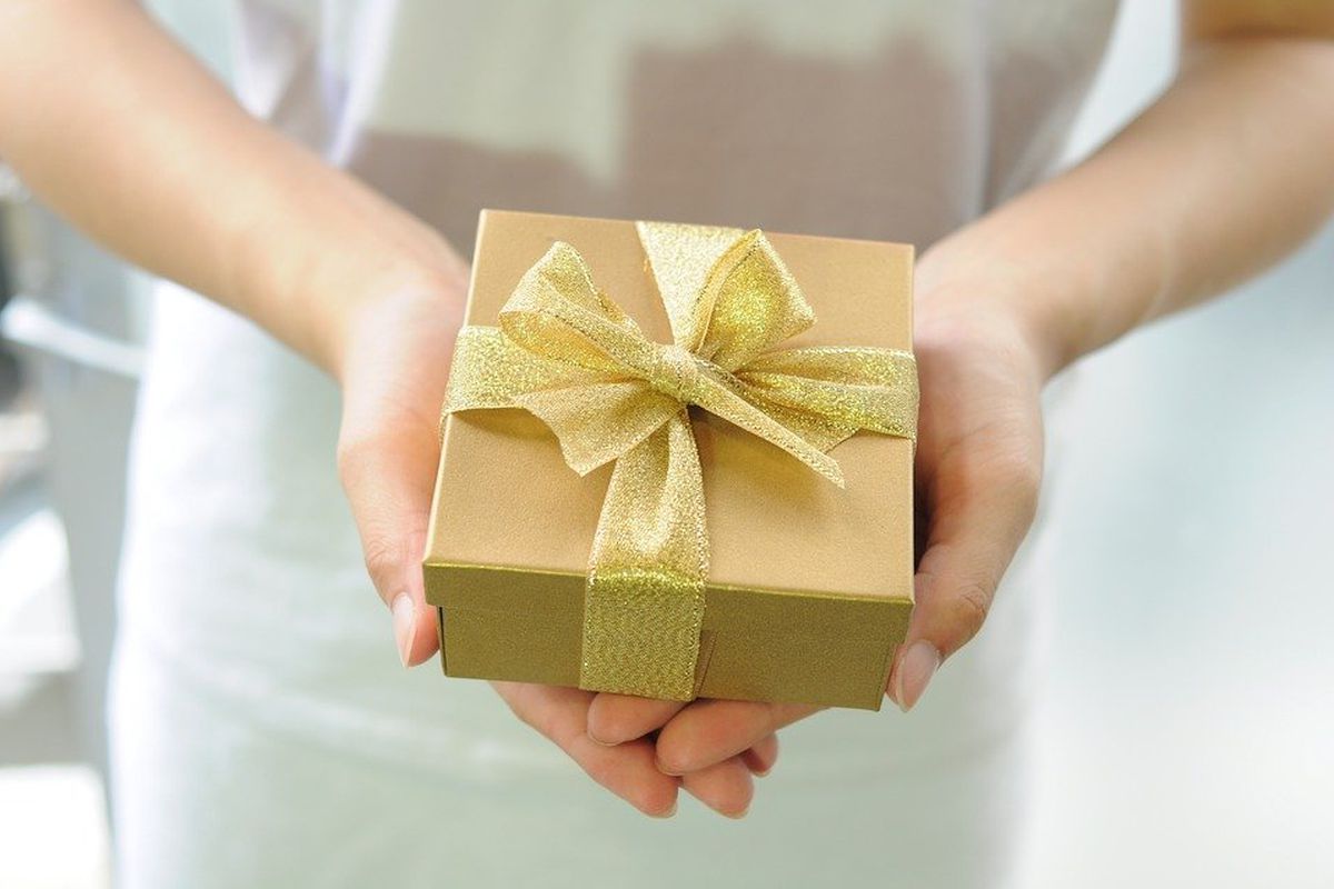 Як зробити так, щоб будь-який подарунок приніс радість, а не біди і невдачі. Як правильно приймати подарунки.