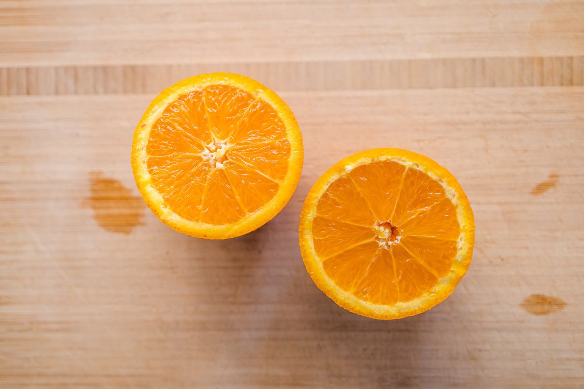 Основні причини, чому не варто викидати лимонні і апельсинові кірки. Ефірні олії, що містяться в шкірці, здатні творити чудеса.