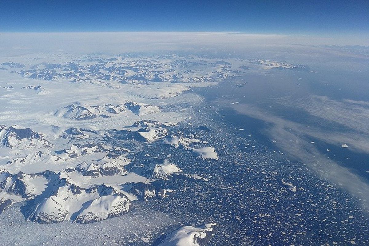 Під Гренландією виявлено гігантське стародавнє висохле озеро. Вік озера може становити сотні тисяч або мільйони років.