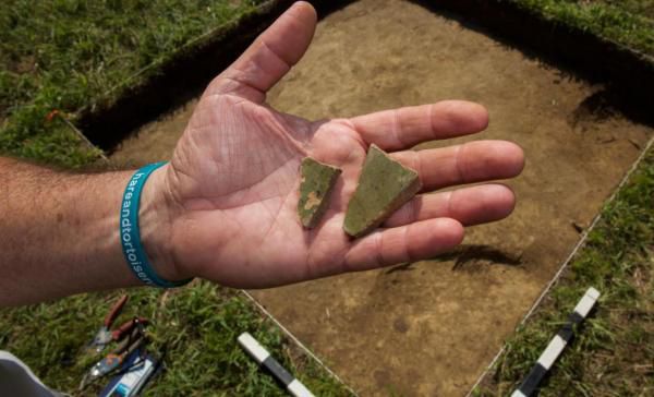 В США археологи знайшли уламки стародавнього посуду, який допоможе з'ясувати долю загадково зниклої колонії. Посуд розкрив таємницю спорожнілого 430 років тому міста.
