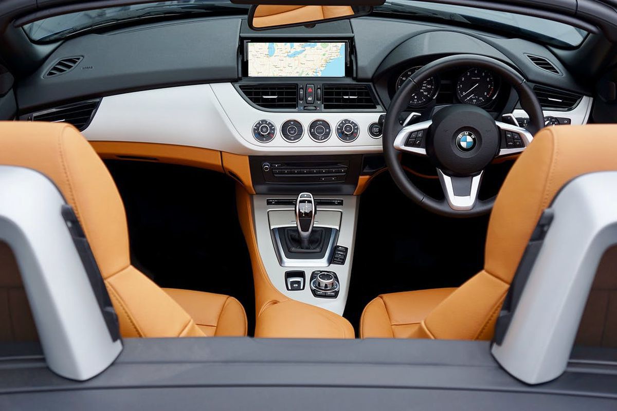 Водії скаржаться на відмову електроніки в автівках BMW. Компанія висказала своє припущення щодо такої несправності.