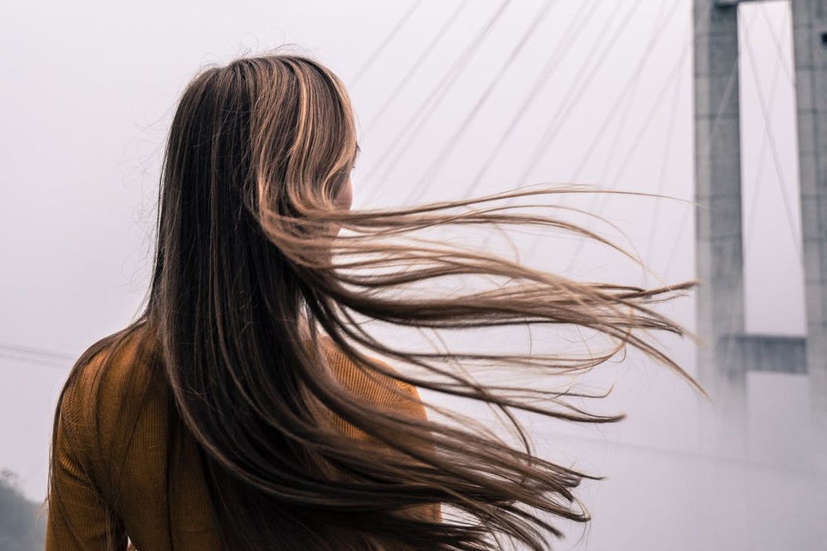 Чому сильно випадає волосся — 4 неочевидні причини. Це природний процес, тільки якщо волосся випадає в межах норми.