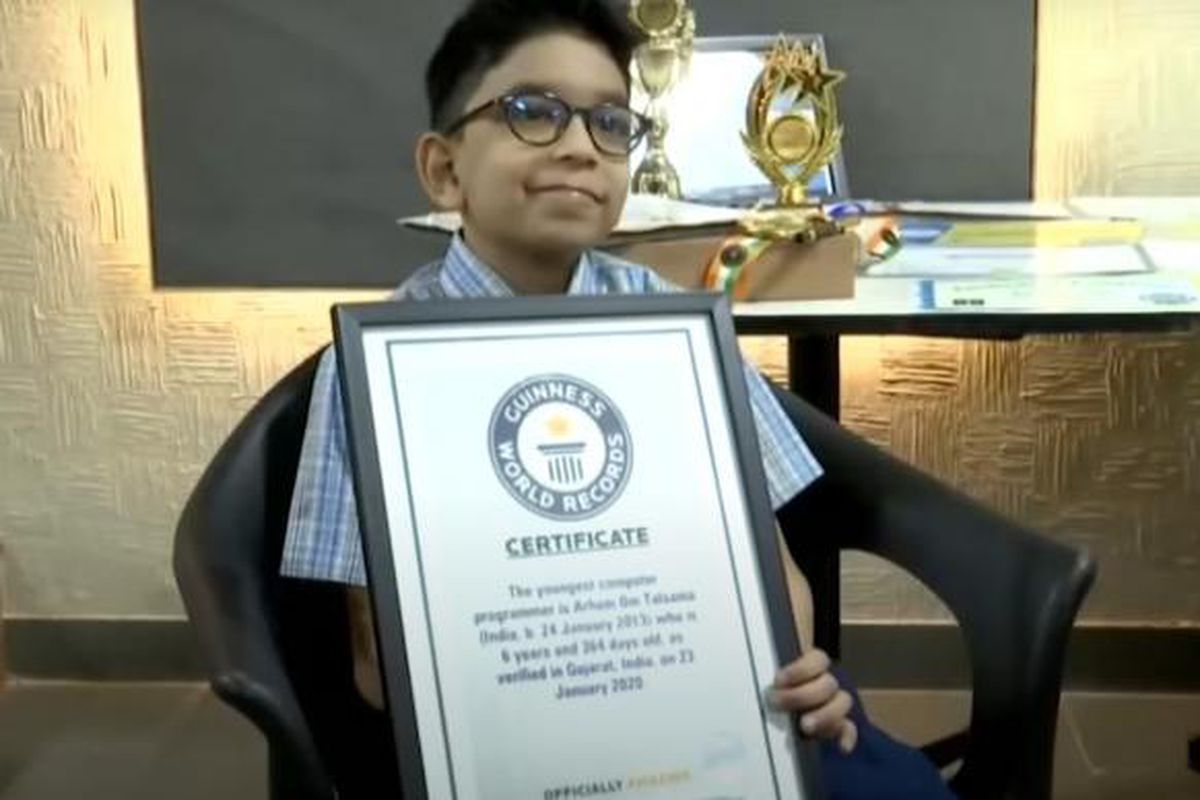 Батьки подарували дворічному синові планшет і він поринув у віртуальний світ. Завдяки цьому хлопчик у 6 років зміг скласти іспит у Microsoft. Хлопчик зміг потрапити до Книги рекордів Гіннесса.