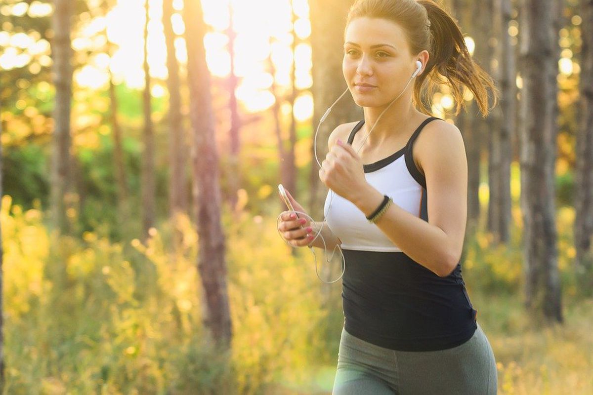Через ці 7 причин варто підтримувати фізичну активність. Тренуватися варто для того, щоб бути здоровими та стрункими.