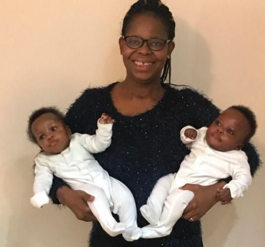 Жінка 16 днів перебувала у комі, але коли вийшла з неї, то виявила, що стала мамою близнюків. Перебуваючи у штучній комі жінка народила близнюків.