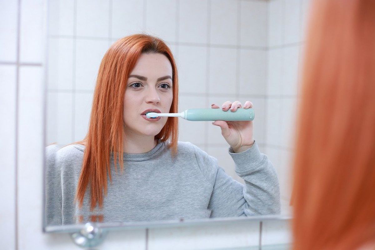 Помилки, які найчастіше допускають люди при чищенні зубів. Як правильно доглядати за порожниною рота.