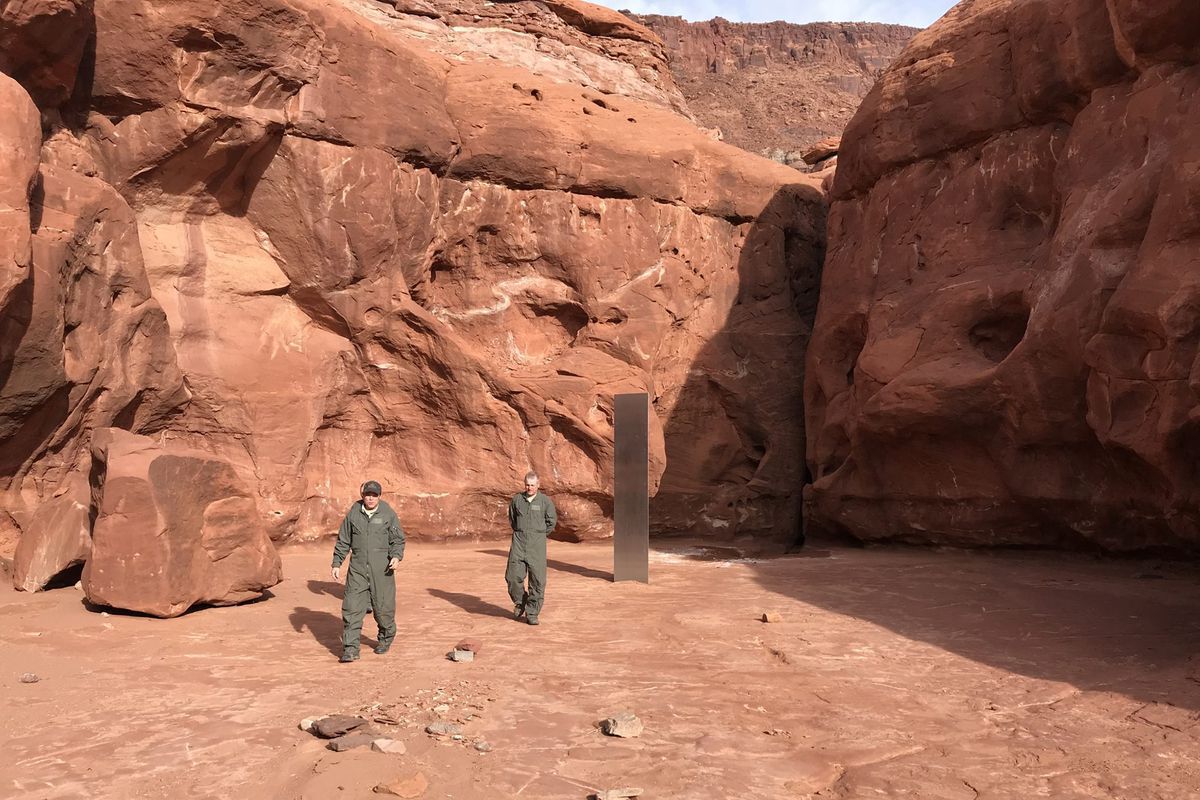 Спецслужба виявила підозрілий об'єкт в американській пустелі. Фахівці висловили різні припущення щодо його природи.