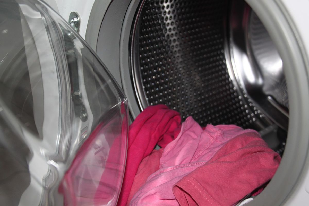 Виявляється, одяг, випраний в машинці-автоматі, не стає ідеально чистим. Це було продемонстровано за допомогою нескладного тесту.