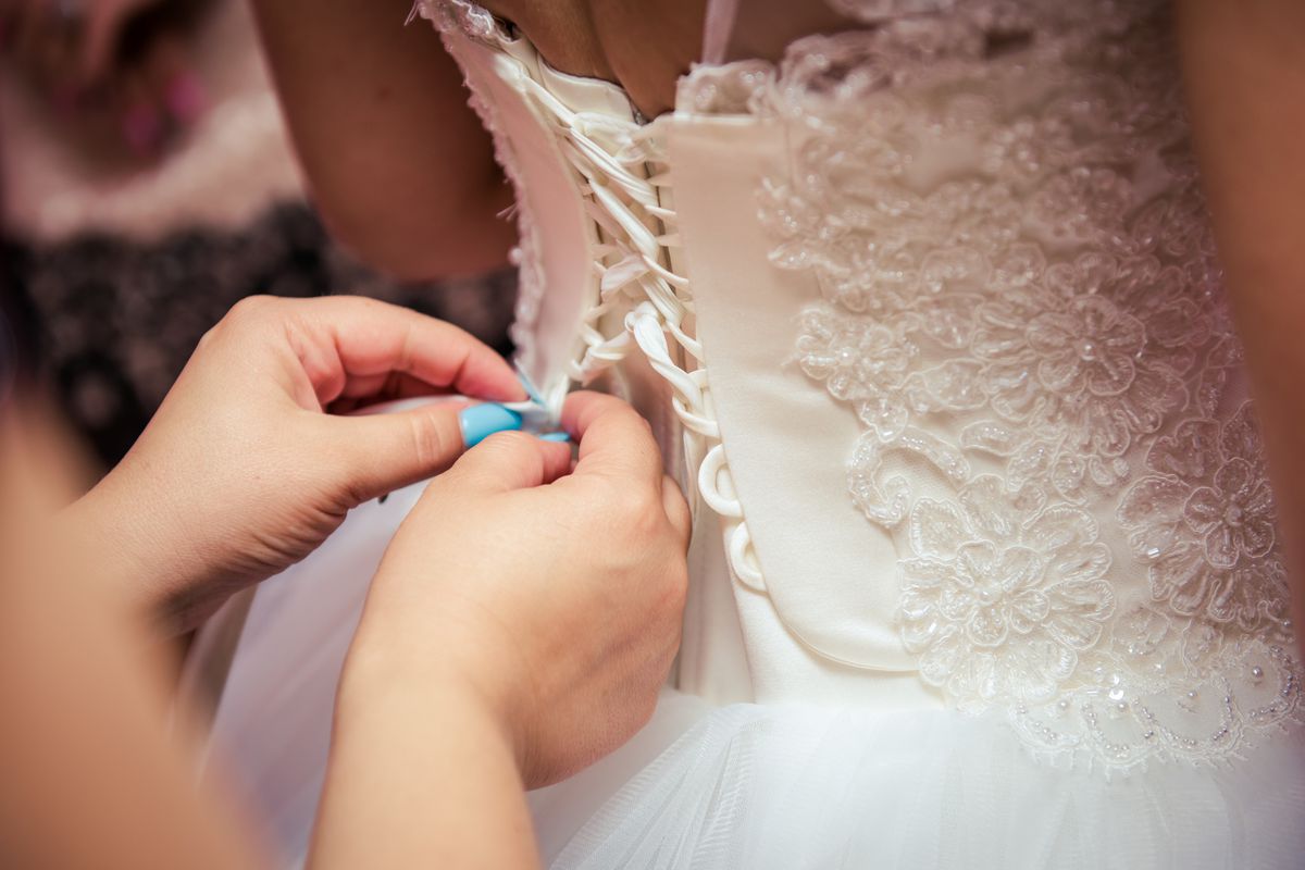 Дівчина показала свою весільну сукню в мережі і розполохала потенціних женихів. Заміж її ніхто не кликав, а після таких кадрів точно вже не покличе.