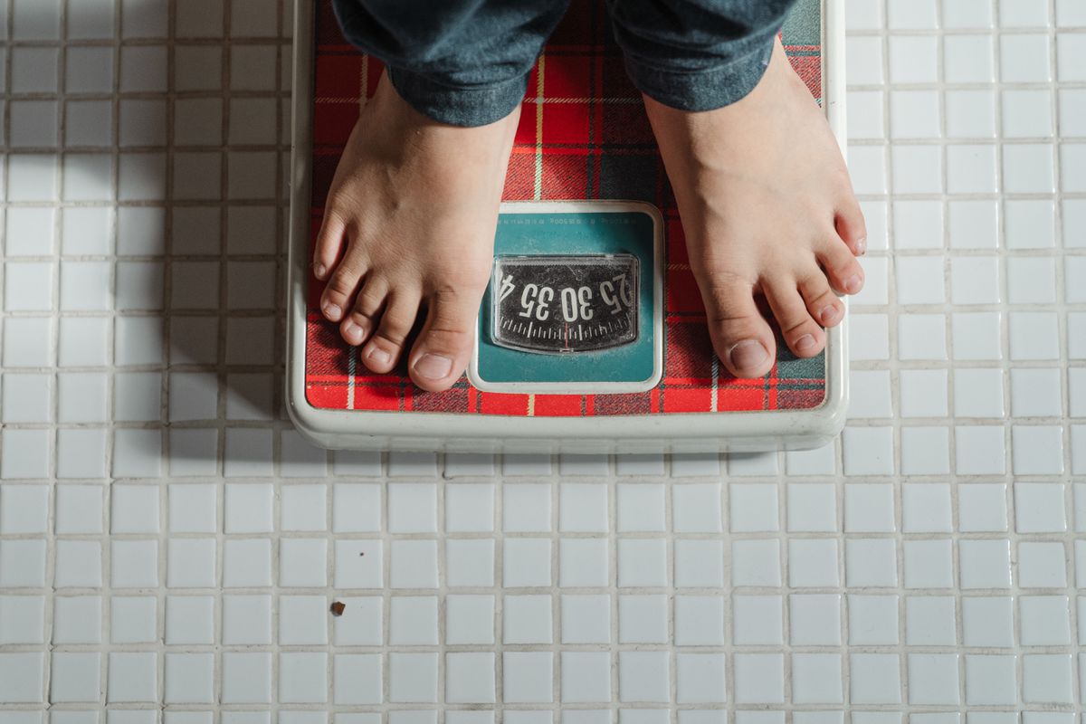 Чому вага з віком різко збільшується і скільки повинна важити жінка після 50 років. Якщо вага не перевищує вікову норму, то не варто катувати себе дієтами.