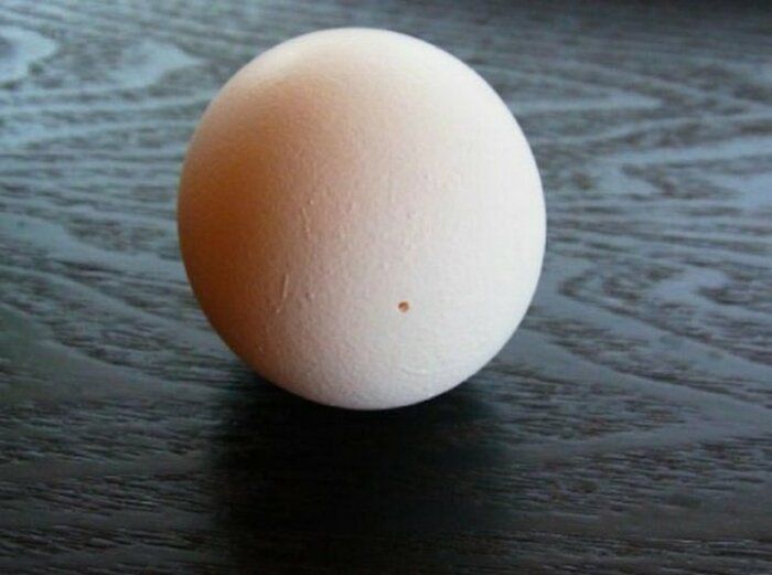 Як без будь-яких складнощів очистити варені яйця, якщо вони свіжі. Лайфхак від радянських кухарів.