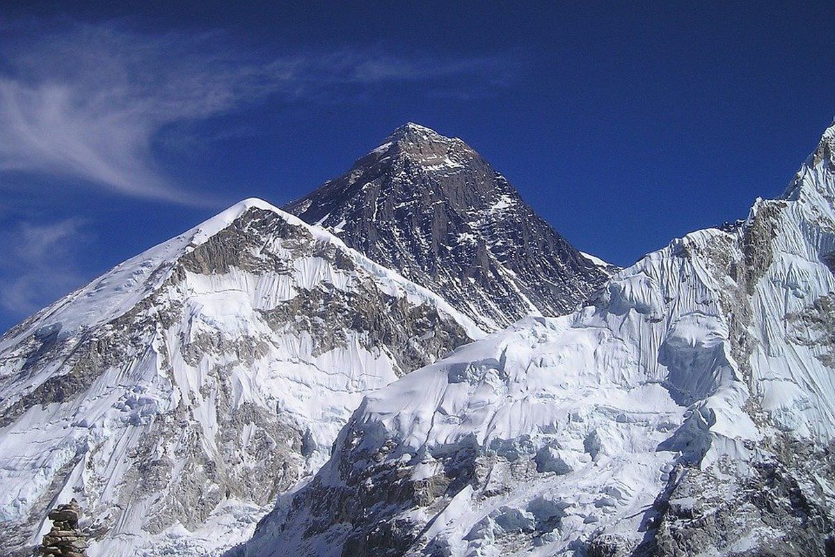 Еверест виявився вищим, ніж вважалося раніше. Найвища гора у світі підросла майже на метр.