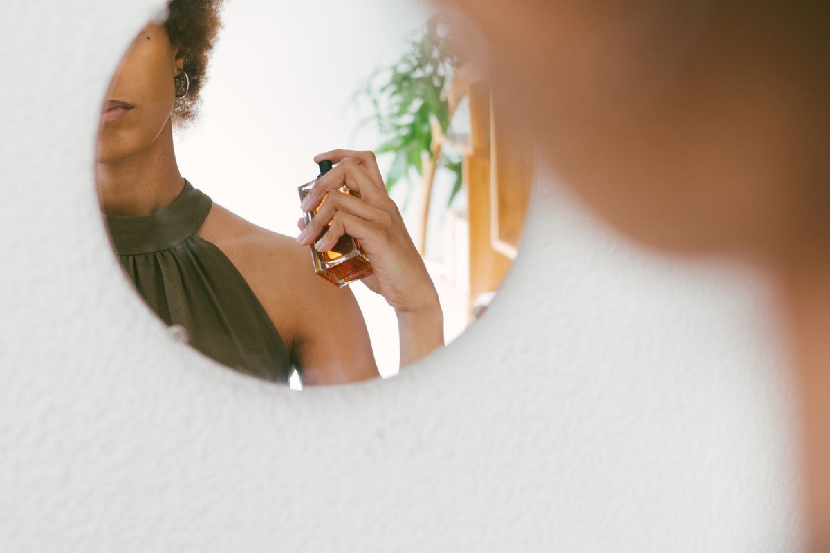 Куди наносити парфуми — 5 місць на тілі, про які ви могли не знати. Тепер усі компліменти — ваші.