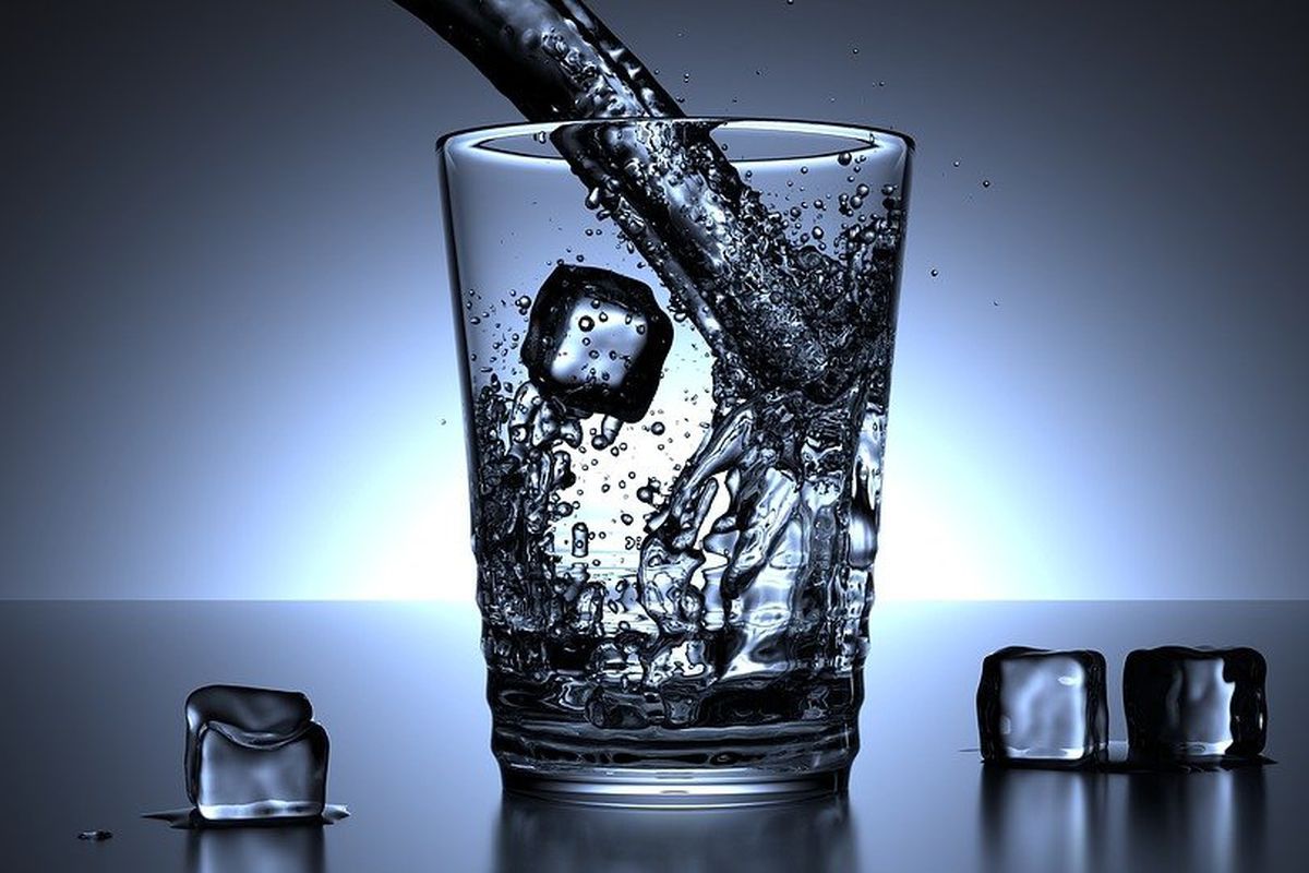 Звичка випивати стакан води щоранку натщесерце може підвищити ризик розвитку онкології якщо робити це неправильно. Як правильно поповнювати водний баланс організму після пробудження.
