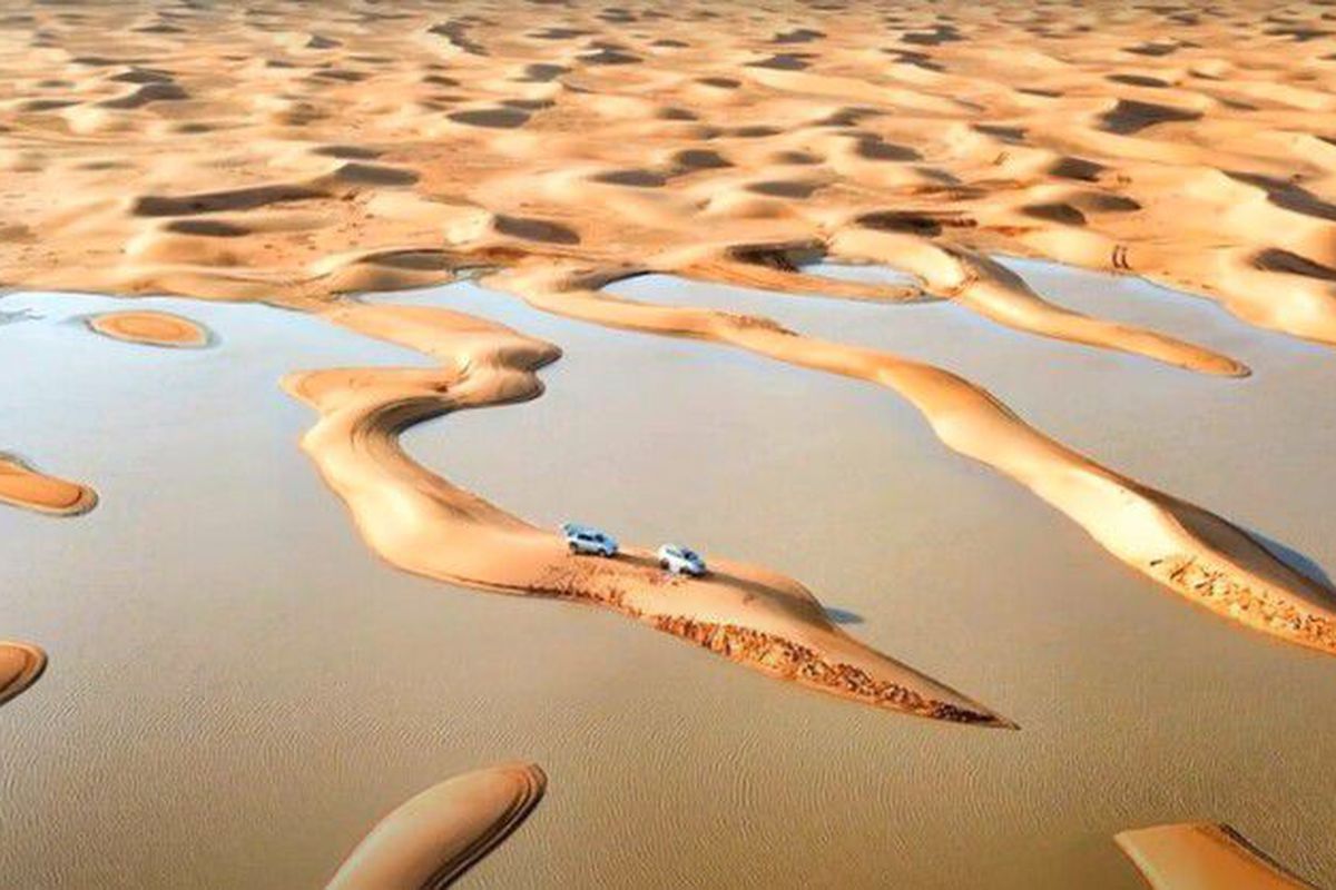 Новая новой воде появились. Потоп в пустыне Саудовская Аравия. Озеро в Саудовской Аравии. Эль-Джауф (Саудовская Аравия). Наводнение в пустыне Саудовской Аравии.
