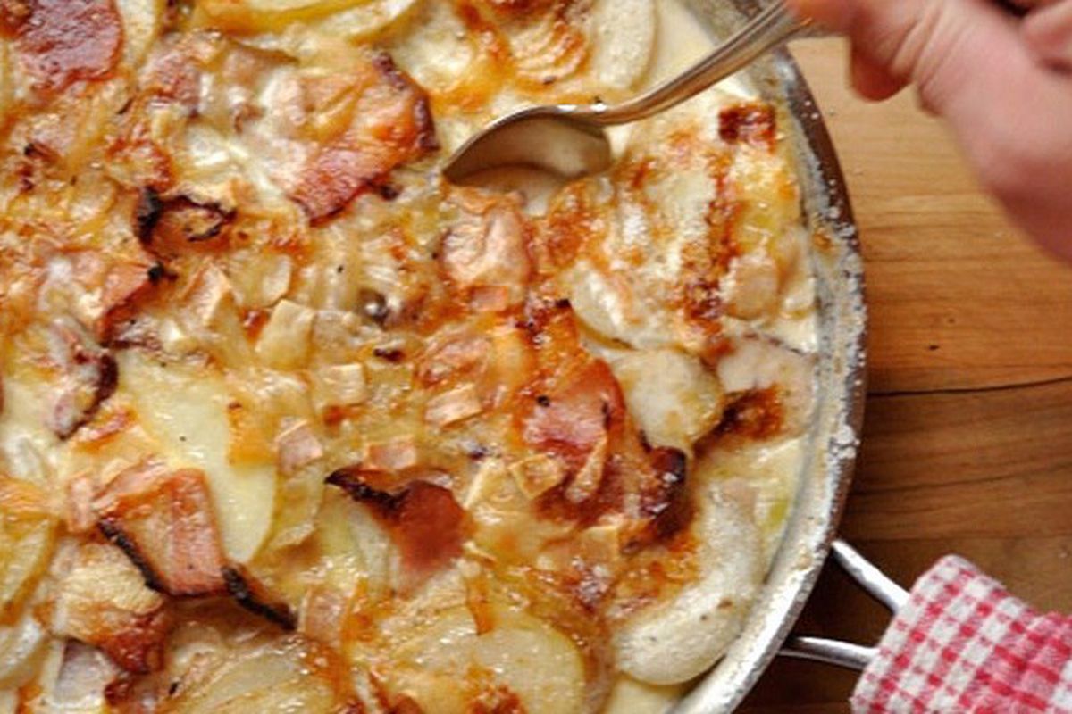 Апетитна картопля а-ля "Карбонара": дуже смачно і ситно. Обов'язково приготуйте цю смачну страву і поділіться рецептом з друзями!