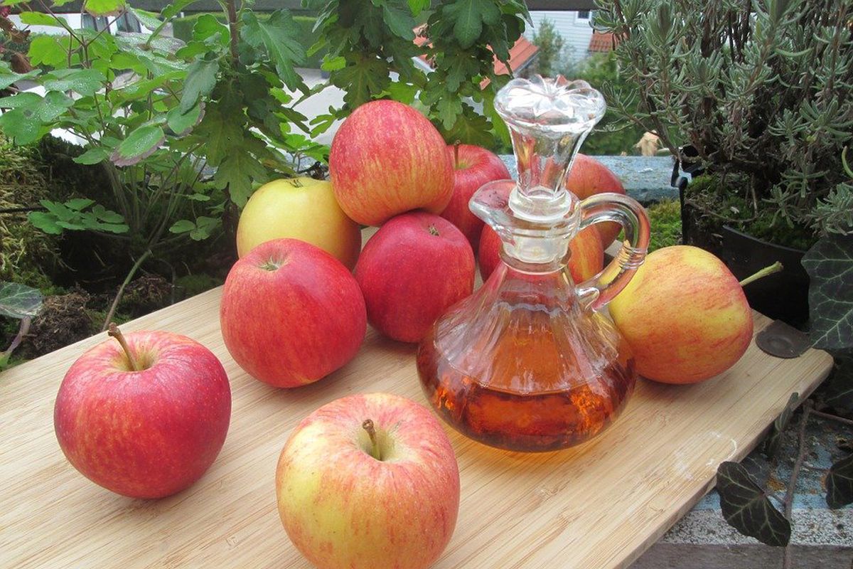 Користь яблучного оцту для здоров'я людини. 5 корисних властивостей яблучного оцту.