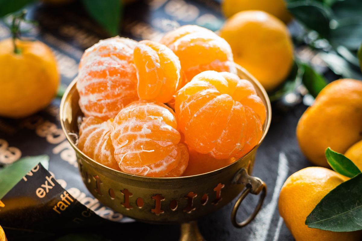 Покупка мандаринів: 3 правила, які дозволять вибрати солодкий фрукт. Запам'ятайте всі поради і купуйте тільки соковиті, солодкі, а головне, смачні і ароматні мандарини.