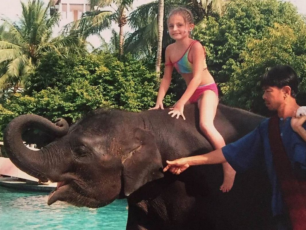 Зворушлива історія про те, як слоненя врятувало 8-річну дівчинку під час цунамі в Таїланді. Йому подякували 12 років по тому.