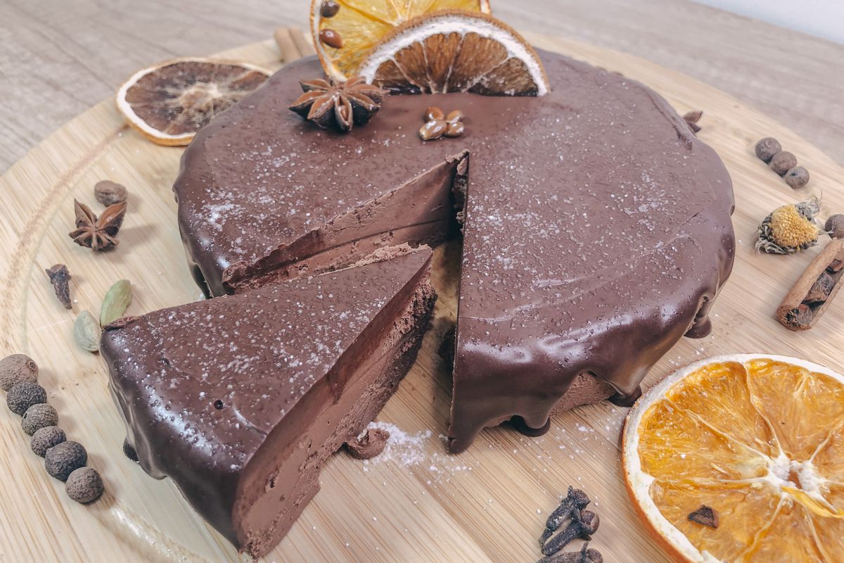 Шоколадний торт без випічки — рецепт чізкейку з 3 інгредієнтів. Кожен шматочок просто тане в роті.