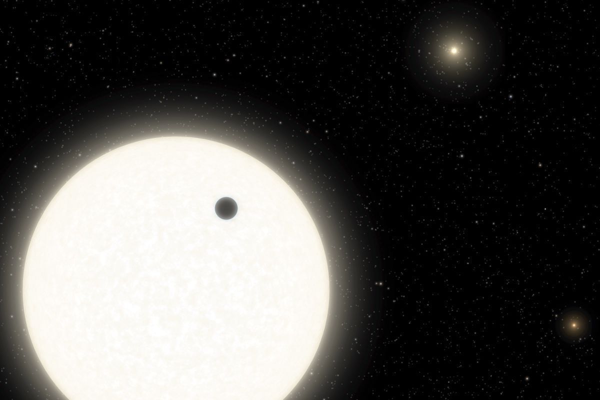 Планета з трьома сонцями існує — висновки астрономів. Перші свідчення про неї з'явилися ще у 2009-му році.