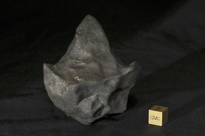 Метеорит, який впав на один з будинків в Коста-Риці, виявився багатий сюрпризами. Всередині нього ховаються цінні "подарунки" з космосу.