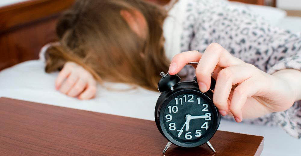 Як змусити себе піти на роботу, якщо ваш нічний сон тривав лише 4 години. Після короткого нічного сну можна швидко привести себе до ладу та піти на роботу.
