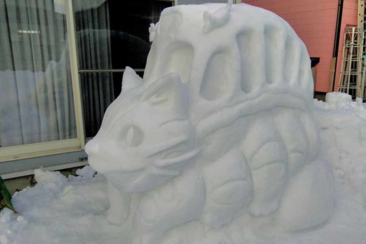 Японський художник створює чудові скульптури зі снігу. Коли дійсно вмієш ліпити сніговиків.