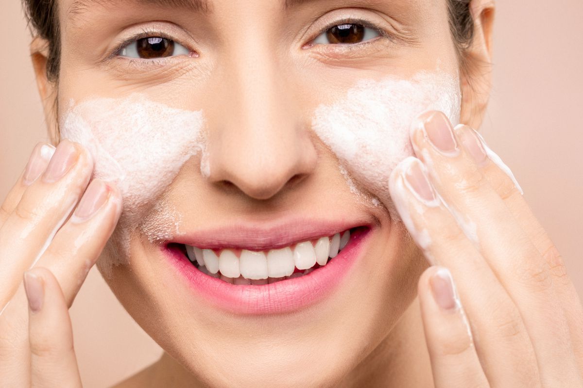 Які засоби для щоденного догляду за шкірою обличчя варто використовувати. Як вибрати кращі засоби по догляду за обличчям.