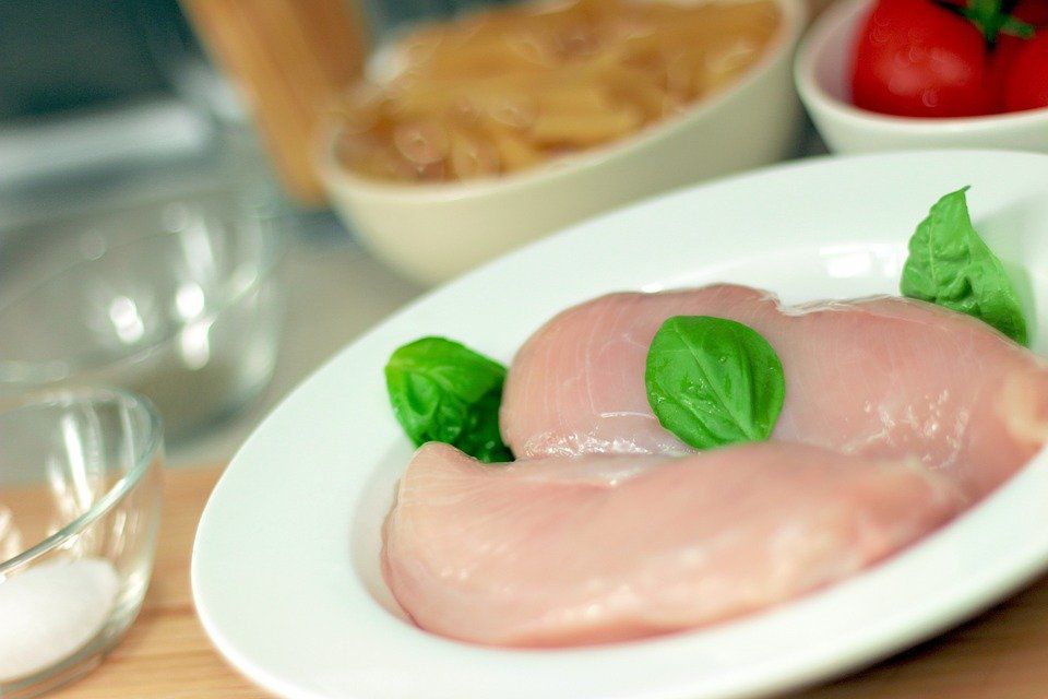 Що робити, якщо м'ясо курки задихнулося: декілька перевірених способів. Як усунути неприємний запах курячого м'яса.