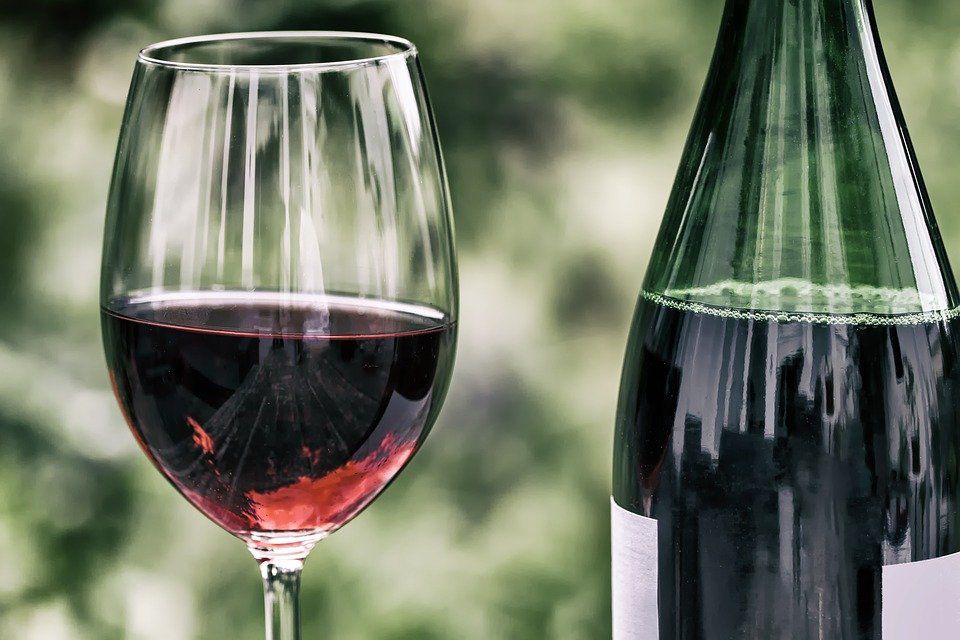 Червоне вино: користь і шкода алкогольного напою для організму людини. Вплив червоного вина на здоров'я.