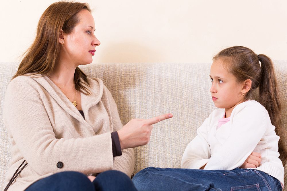 Через ці 4 шкідливих фрази дитина може вирости вашим ворогом. Деякі фрази батьків здатні налаштувати дітей проти них.