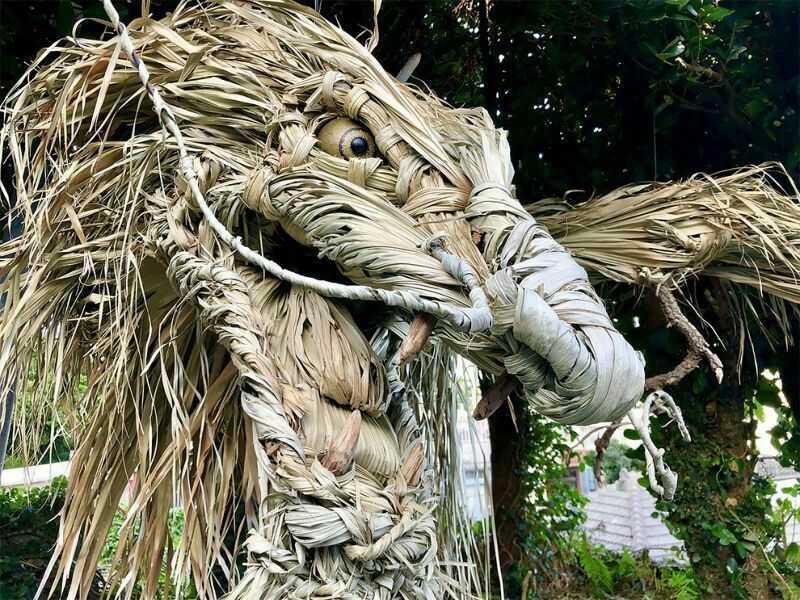 Художник з Японії створив з листя пальми і дерева міфічного бога-дракона. Ім'я цього бога Рюдзін.