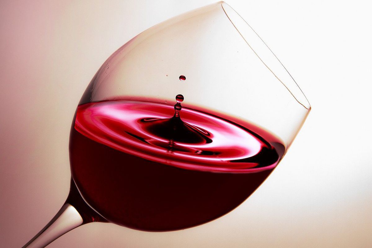 Косметика на основі вина: як вона працює. Що саме вино робить зі шкірою.