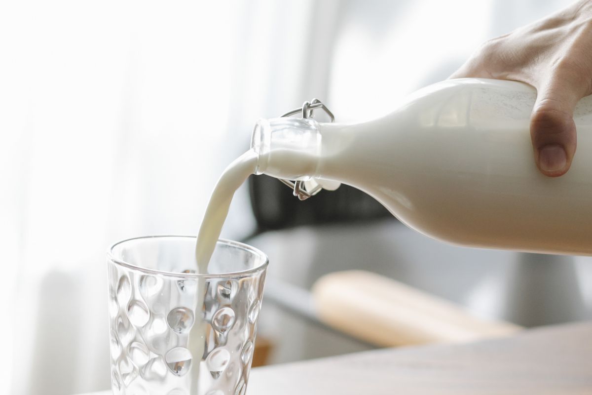 Як велика кількість молока може впливати на стан здоров'я людей. Вчені назвали обсяг молока, який може спровокувати передчасну смерть.