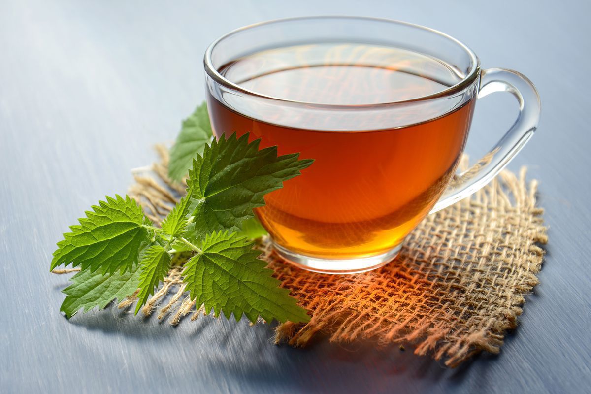 Дослідники виявили, що кава і зелений чай здатні знижувати ризик смерті у людей, які пережили інсульт і інфаркт. Кава та зелений чай можуть продовжити життя людей, що пережили інсульт і інфаркт.